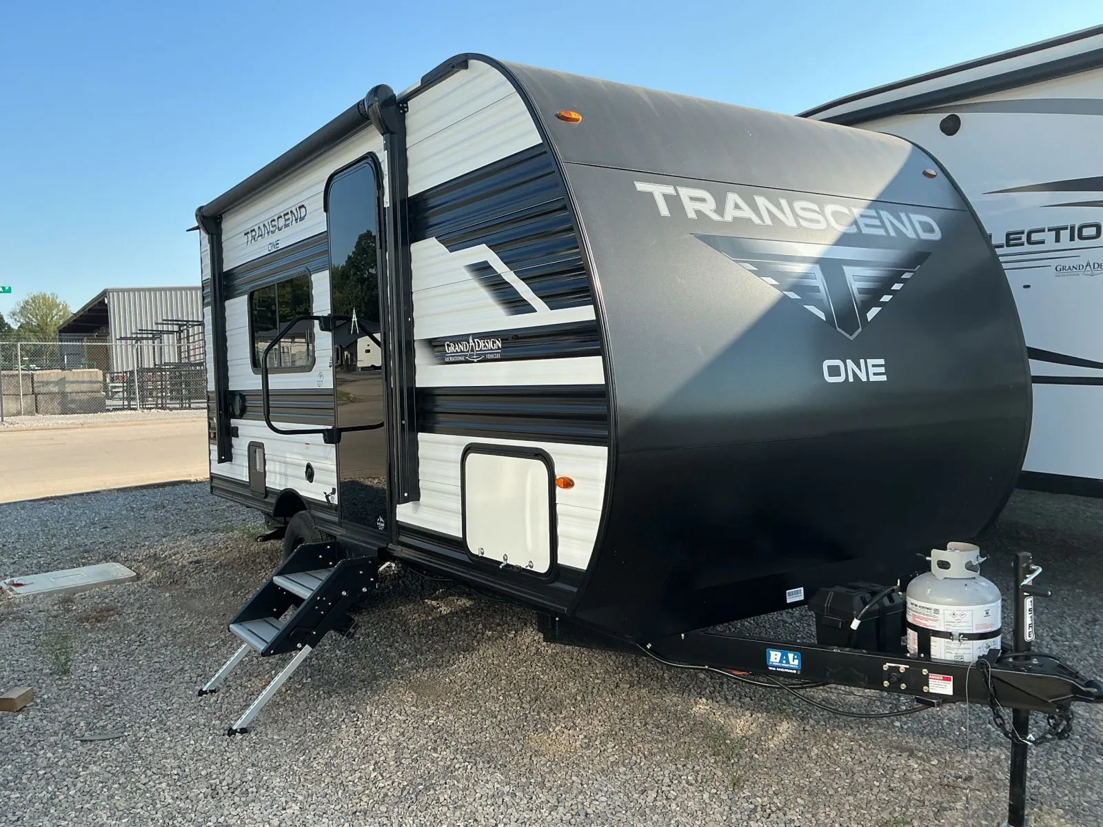 2025 Grand Design Transcend One 151RB - Photo 2