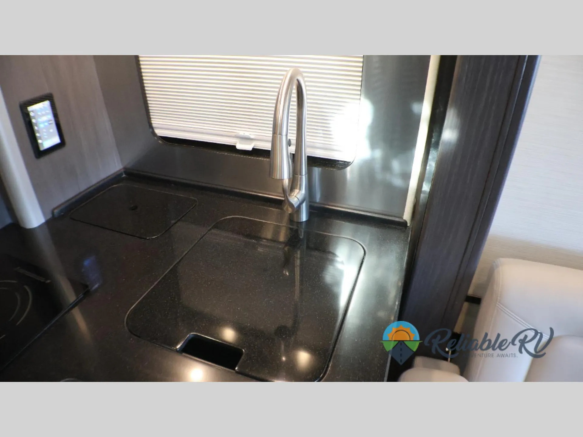 2026 Airstream Atlas 25MS - Photo 4