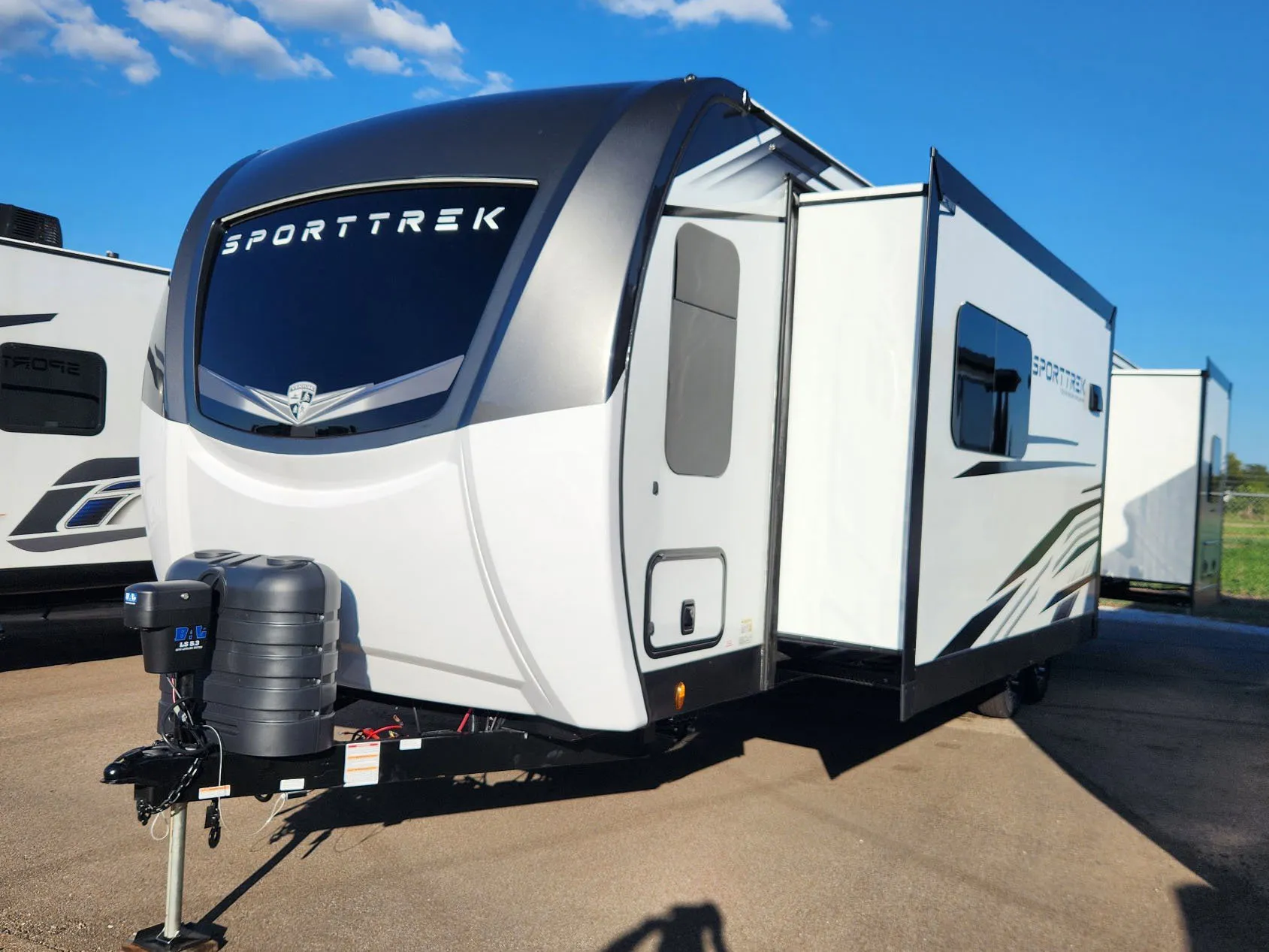 2026 Venture RV SportTrek Touring Edition STT333VMI - Photo 3