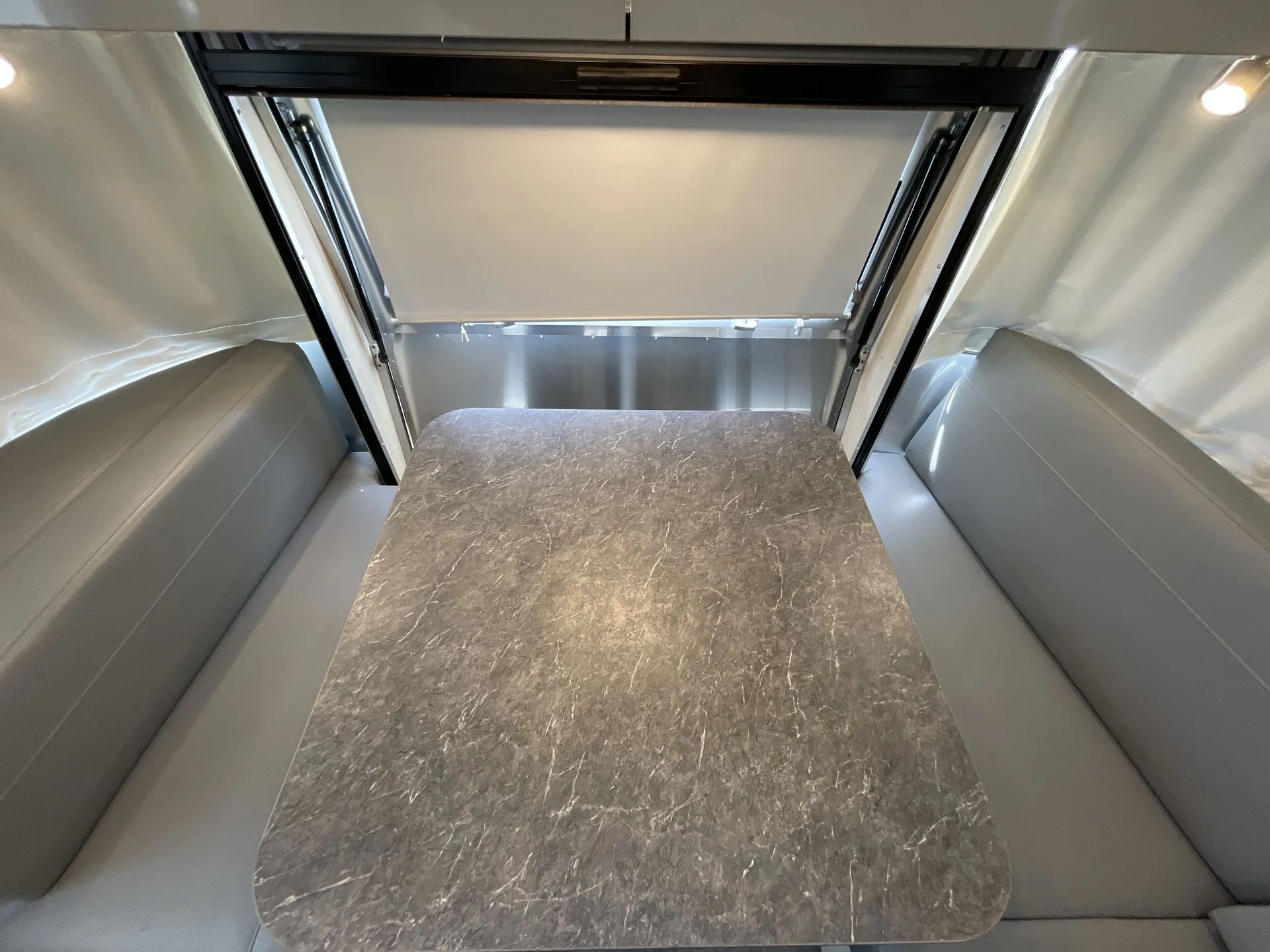 2021 Airstream Flying Cloud 25RB Twin - Photo 4