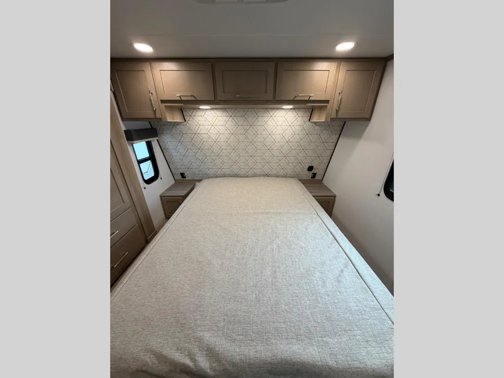 2026 Keystone Raptor 420, Photos photo 21