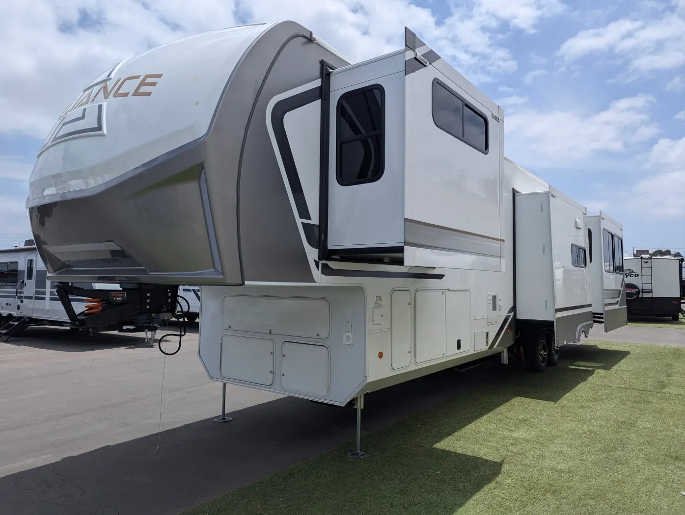 2025 Alliance RV Paradigm 375RD - Photo 4