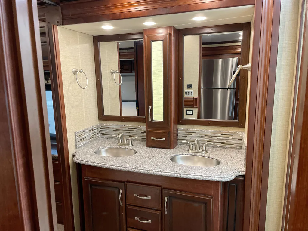 2017 Fleetwood Pace Arrow LXE 38F, Photos photo 17