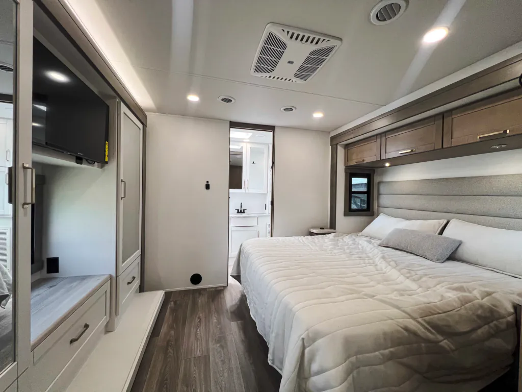 2027 Entegra Coach Vision XL 36C, Photos photo 19