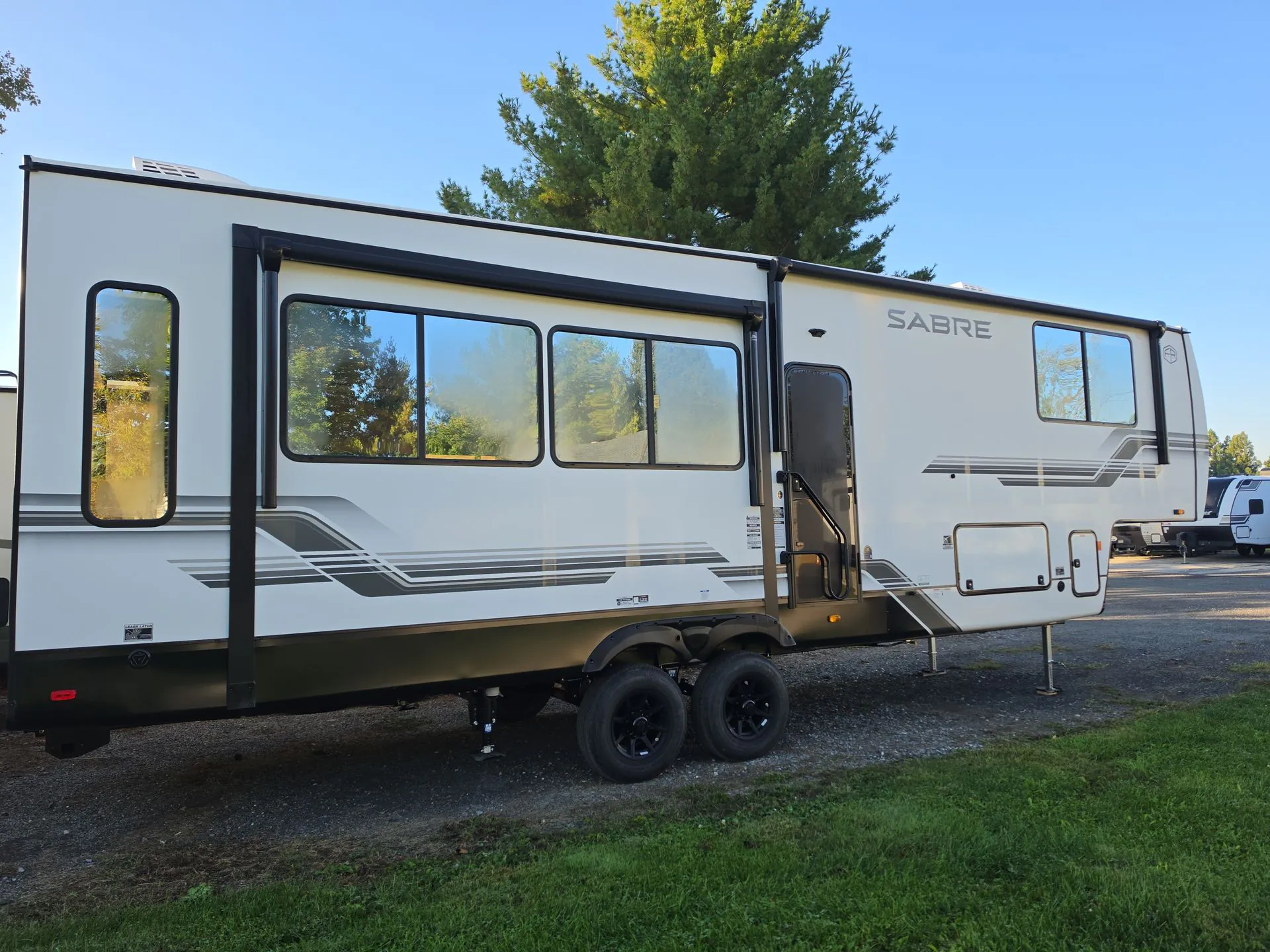 2027 Forest River Sabre 32RL — Photo 6