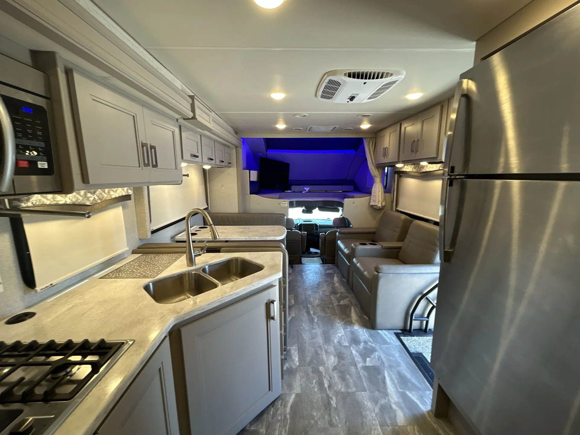 2023 Thor Motor Coach Omni BT36 — living area main