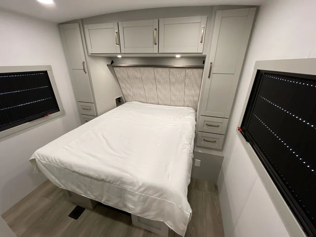 2025 Brinkley Model Z AIR 297, Photos photo 15