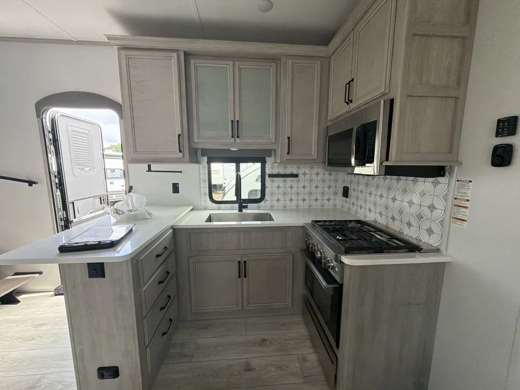 2024 Keystone Montana High Country 377FL, Photos photo 14