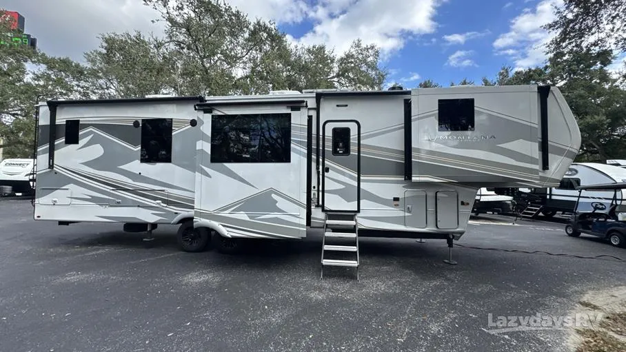 2026 Keystone Montana 3795FK - Photo 3