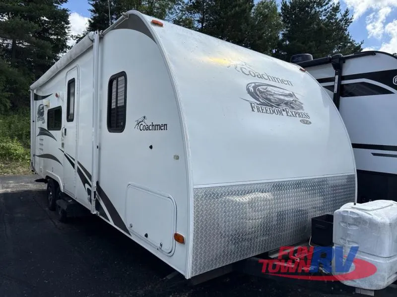 2013 Coachmen RV Freedom Express 230BH - Main photo