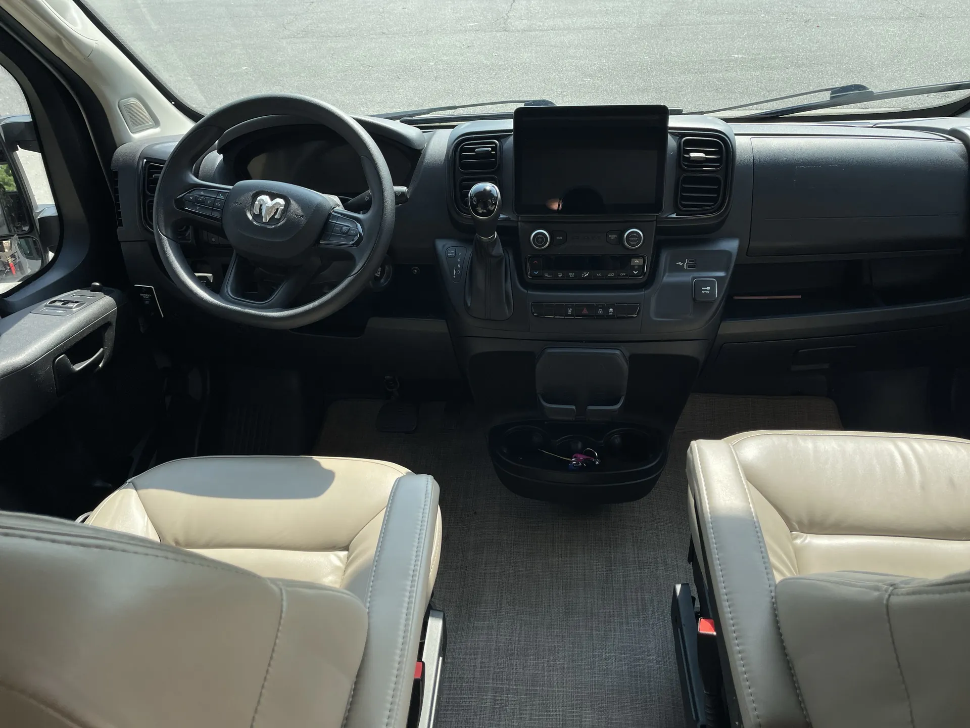 2024 Thor Motor Coach Sequence 20J — living area main