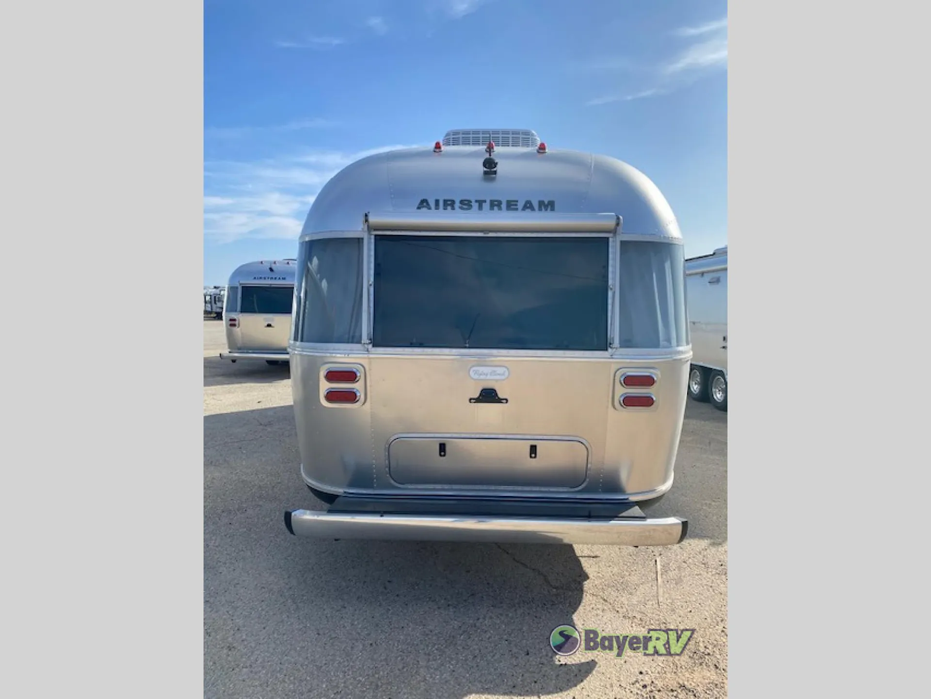 2025 Airstream Flying Cloud 28RB Twin - Photo 3