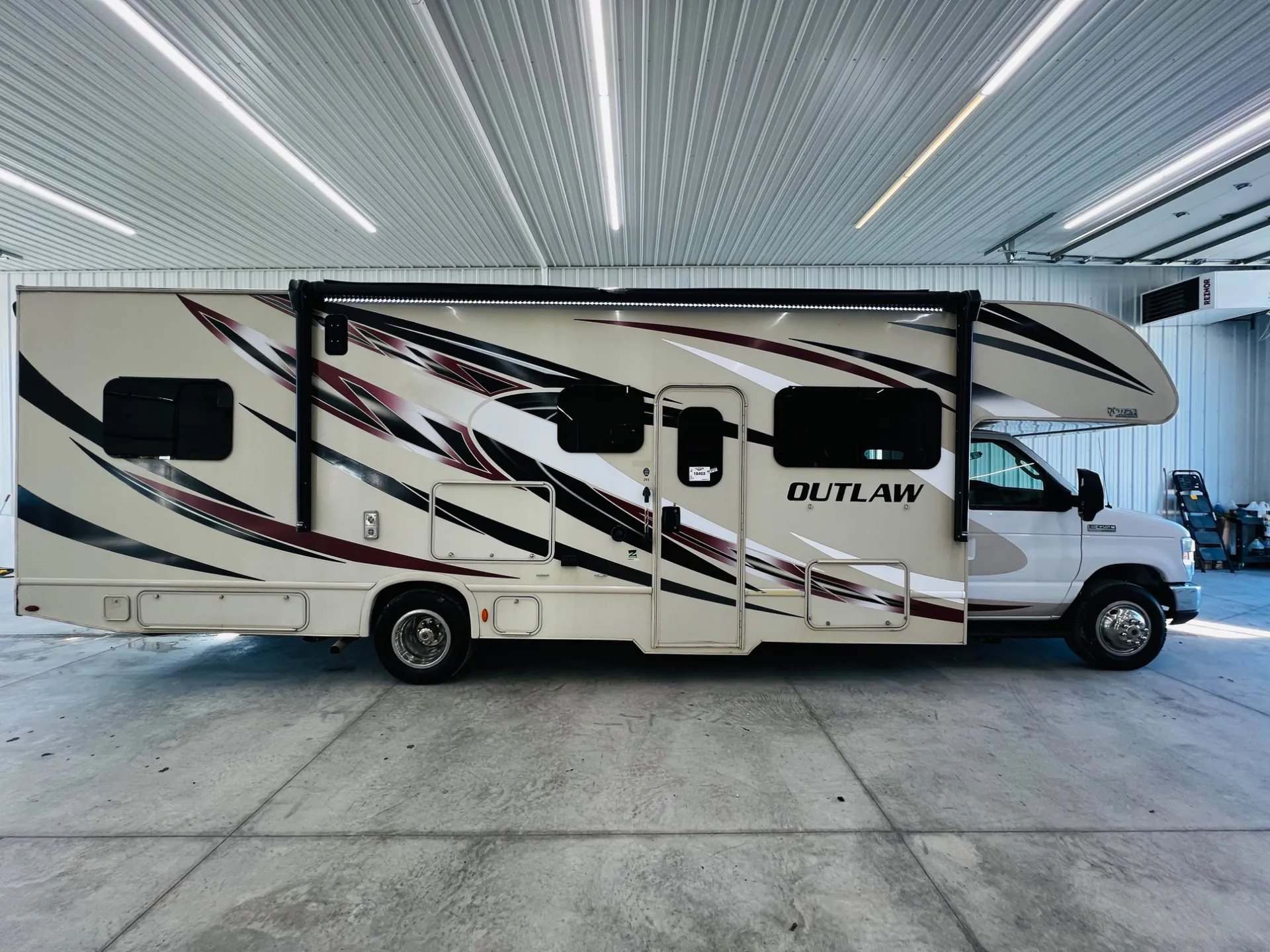 2019 Thor Motor Coach Outlaw 29J - Photo 3
