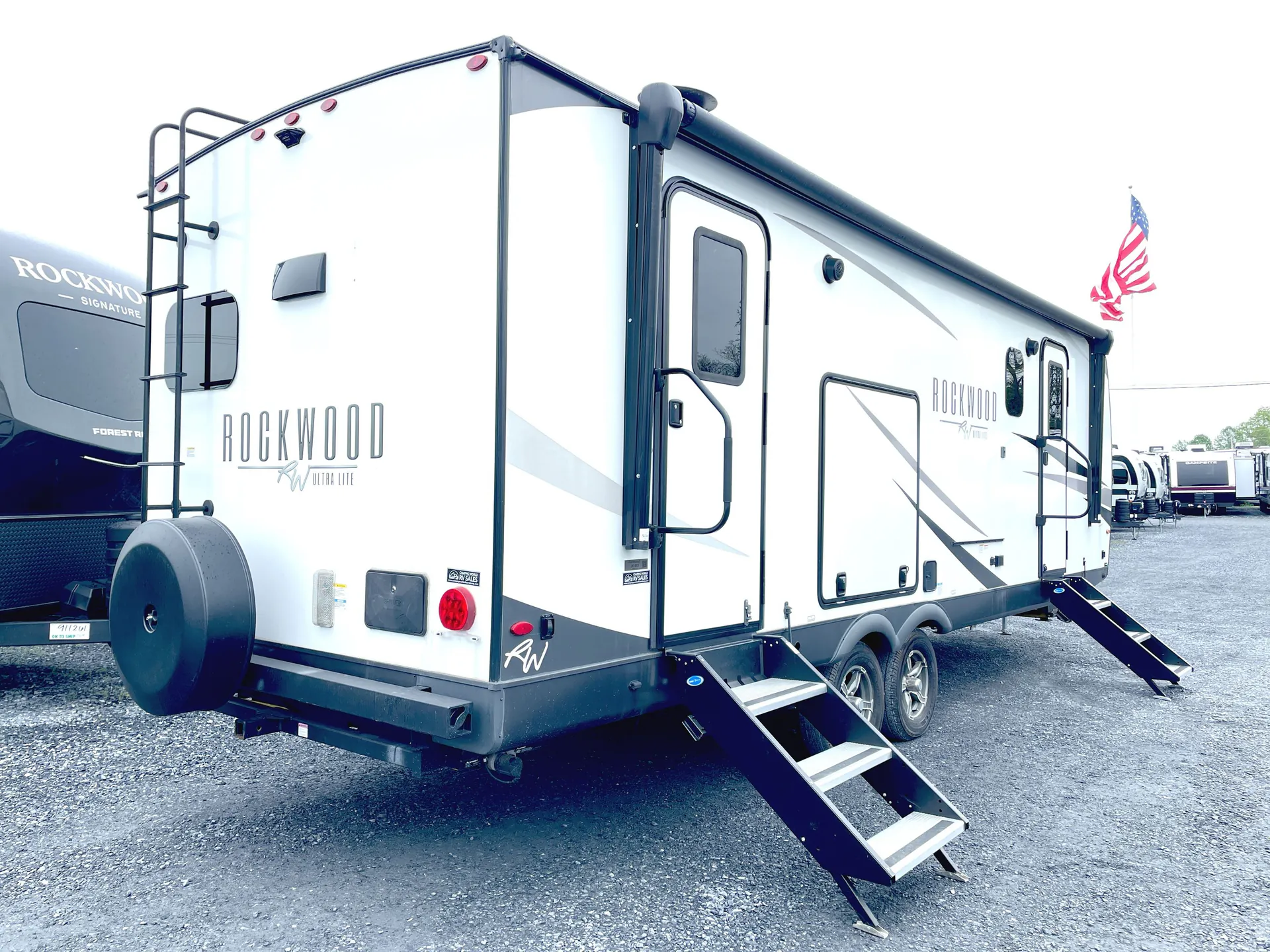 2023 Forest River Rockwood Ultra Lite 2614BS — campside