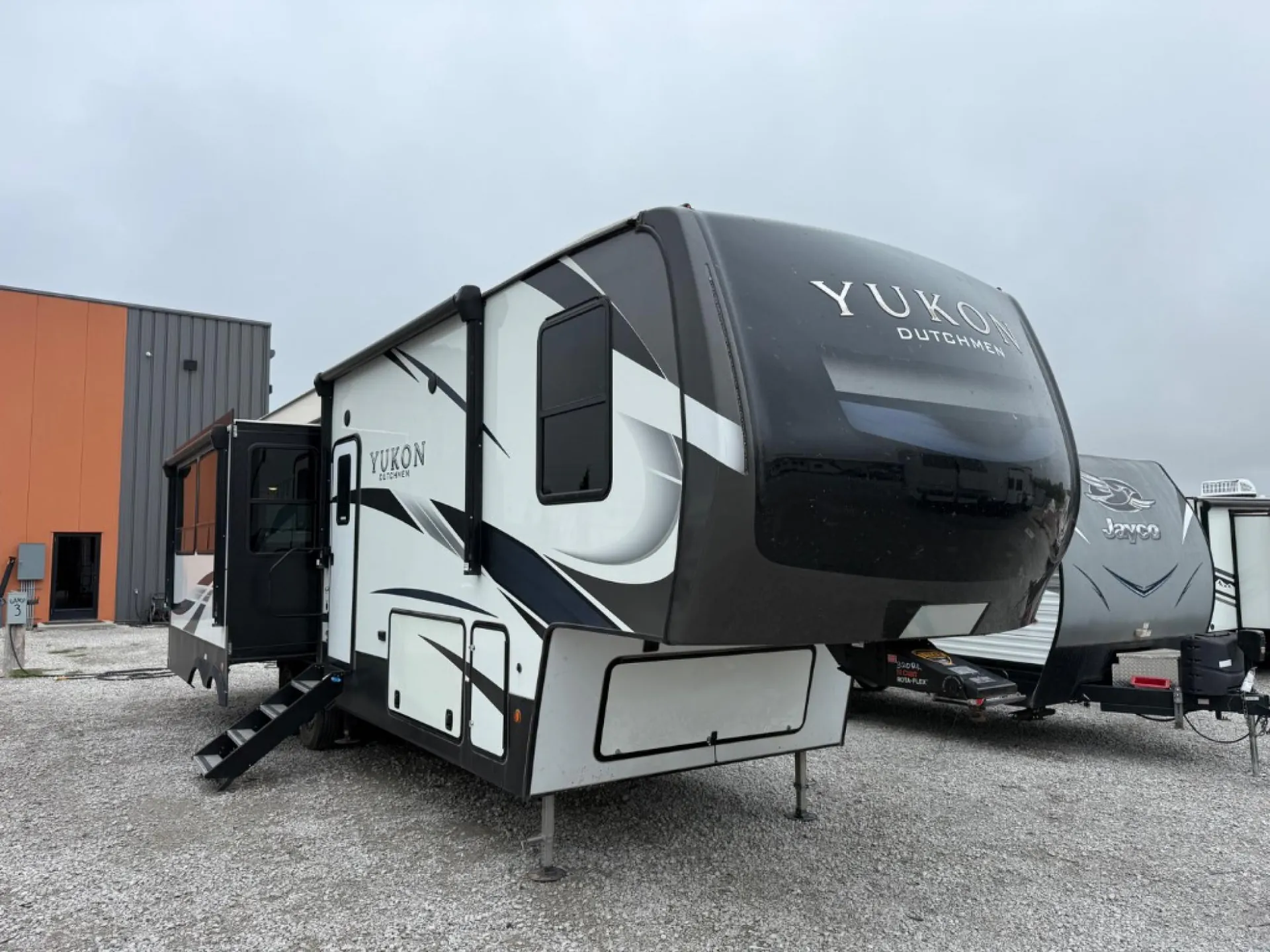 2022 Dutchmen Yukon 320RL - Photo 2