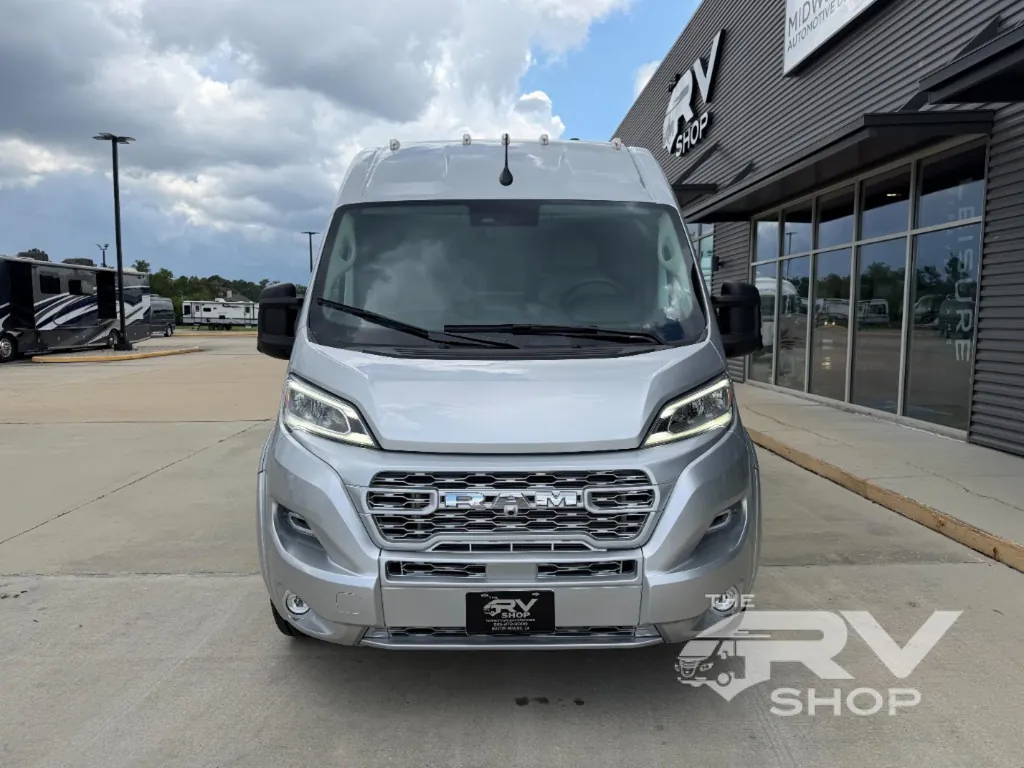 2025 Midwest Automotive Designs Luxe Cruiser D4, Photos photo 15