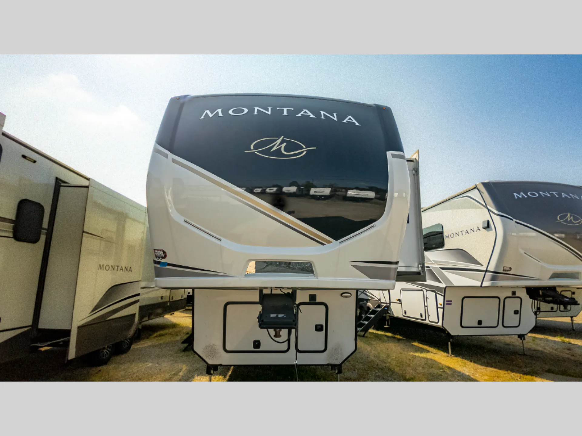 2025 Keystone Montana 3623EB - Photo 3