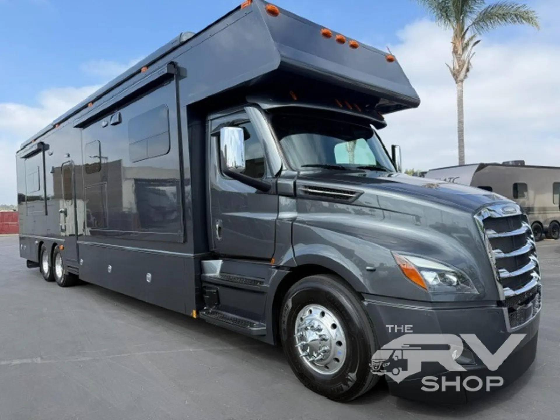 2023 Renegade RV Classic 45CMR - Photo 2