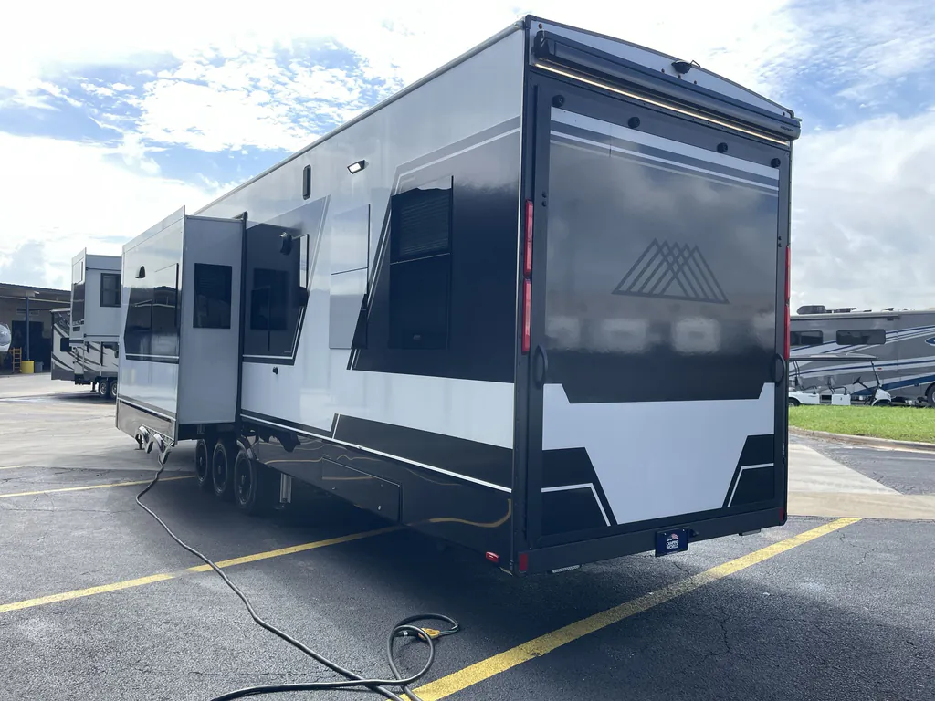 2025 Brinkley Model G 4100, Photos photo 6