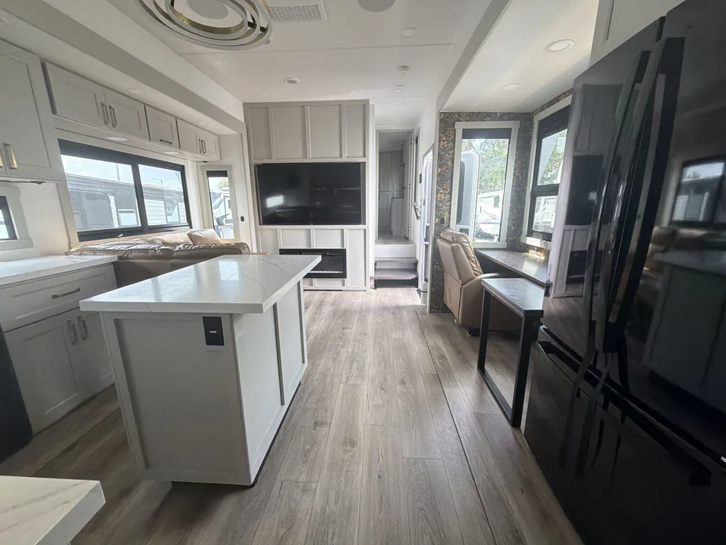 2025 Brinkley Model G 3950, Photos photo 3