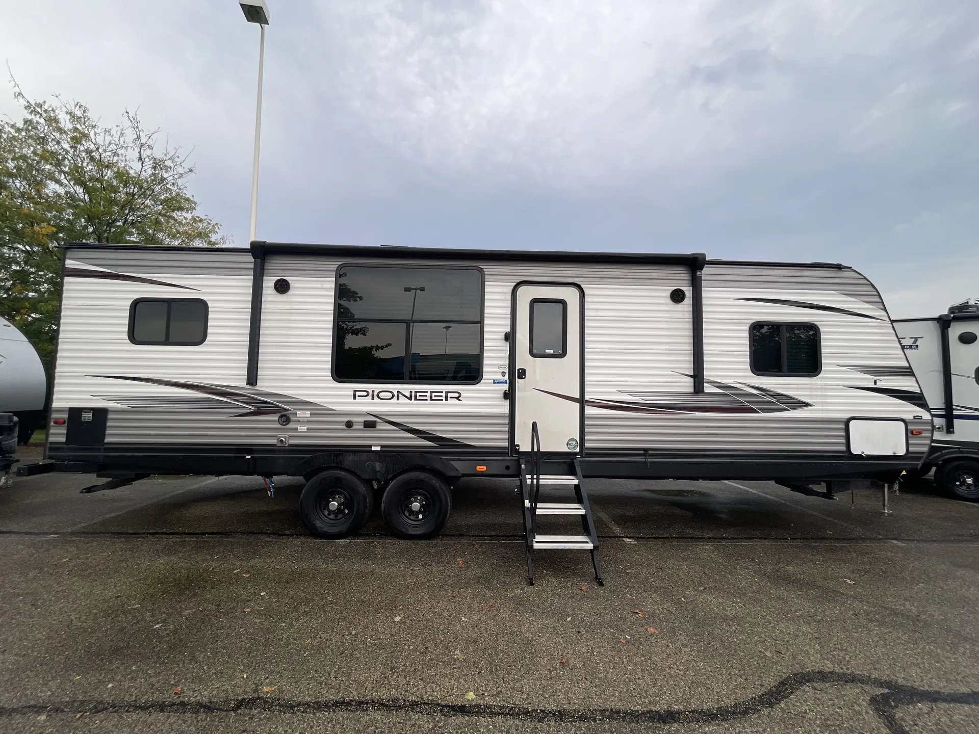 2021 Heartland Pioneer RK280 — campside