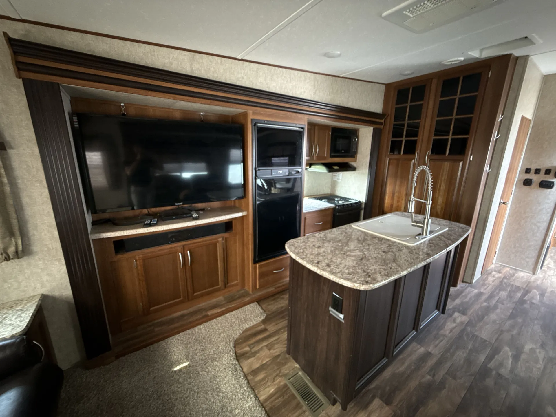 2017 Prime Time Crusader Lite 34MB — living area main