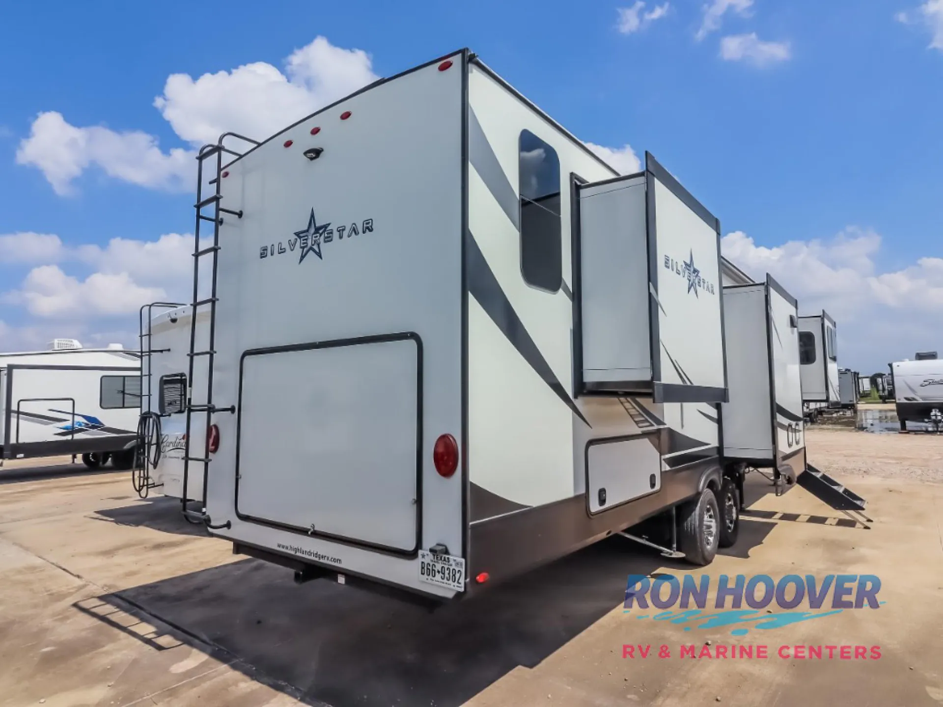 2022 Highland Ridge Silverstar 376FBH - Photo 3