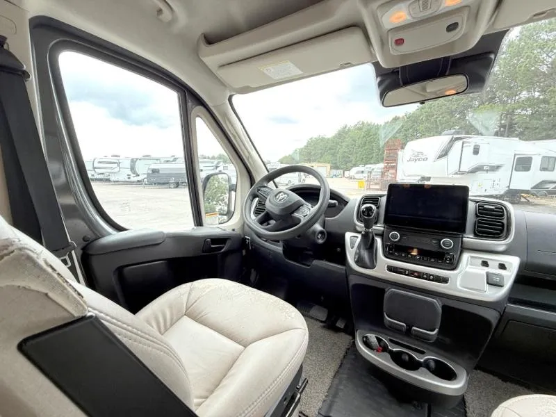 2023 Thor Motor Coach Sequence 20J - Photo 4
