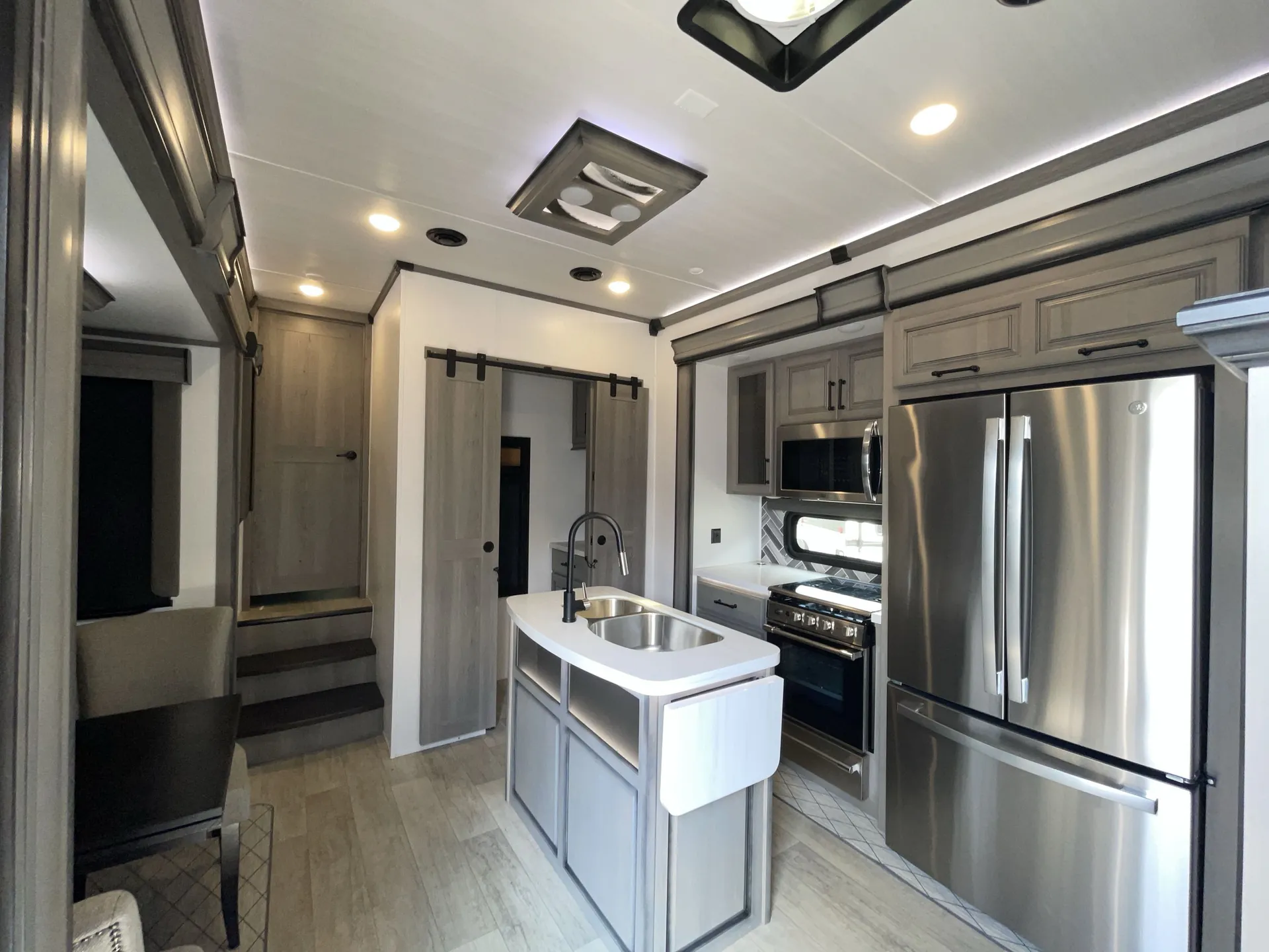 2022 Keystone Montana 3763BP — living area main