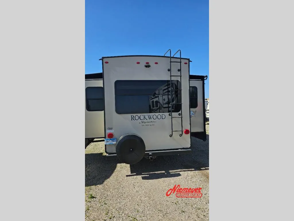 2019 Forest River RV Rockwood Signature Ultra Lite 8289WS - Photo 4