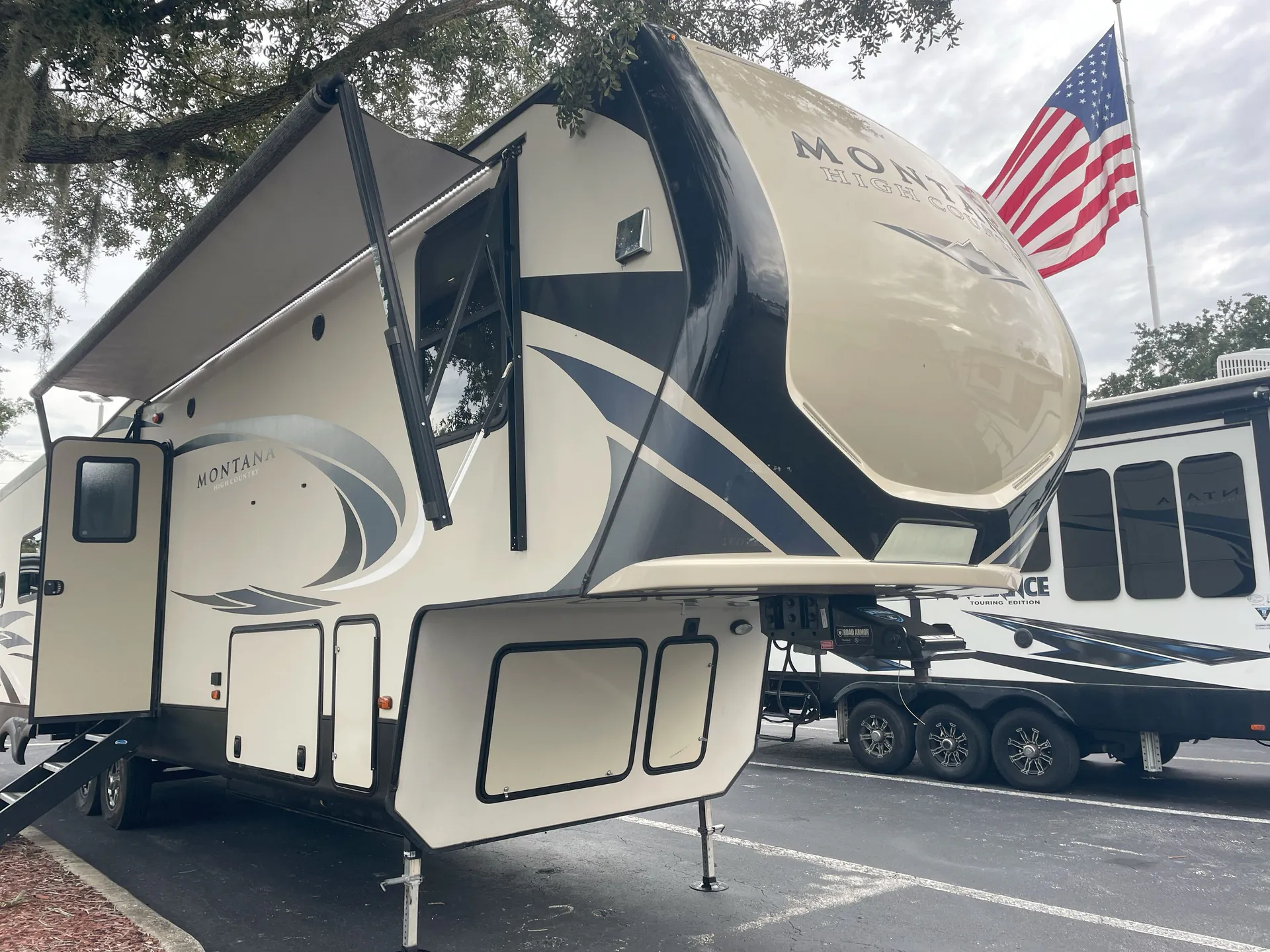 2019 Keystone Montana High Country 321MK - Photo 2
