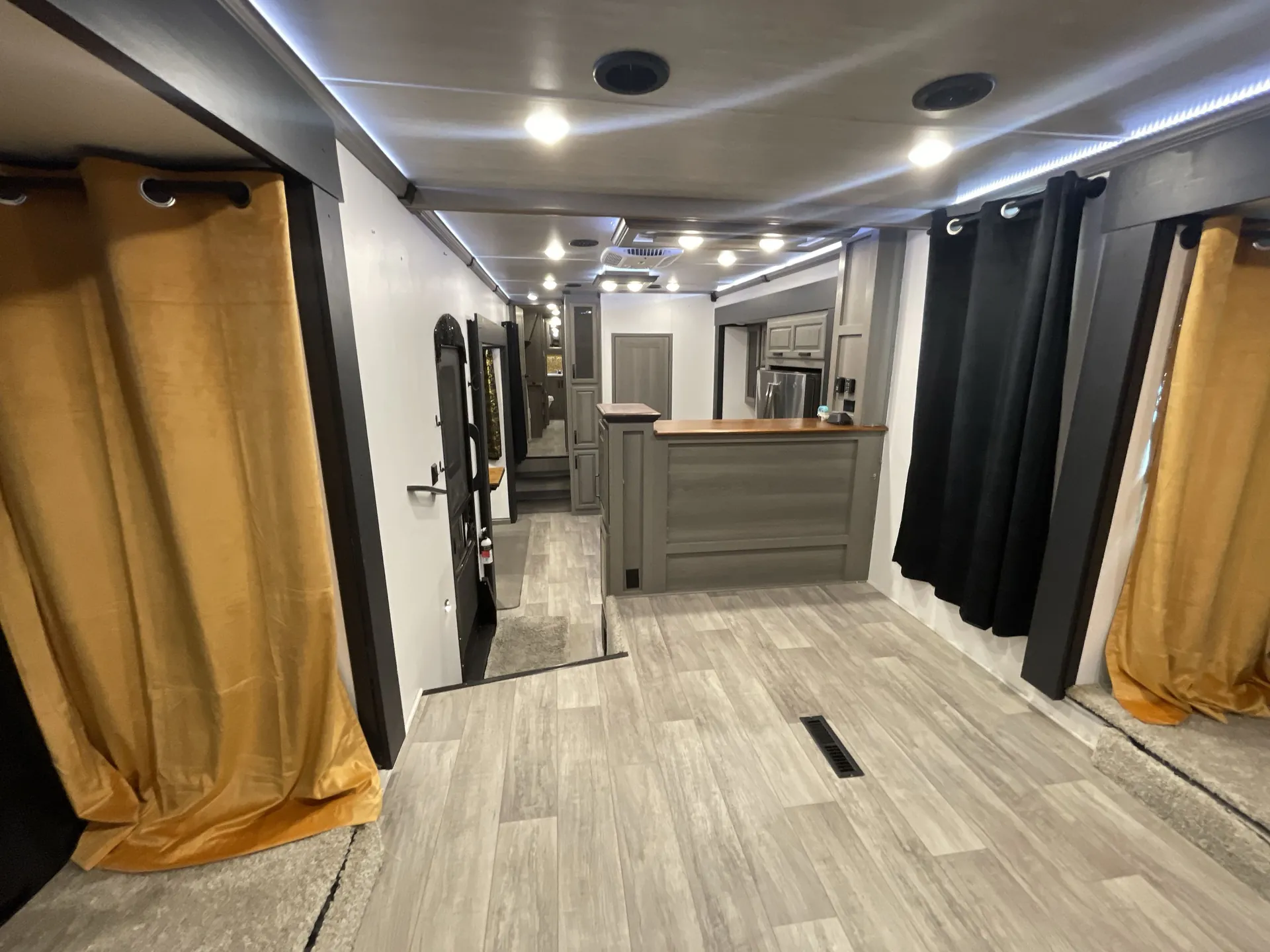 2021 Keystone Montana 3761FL — living area main