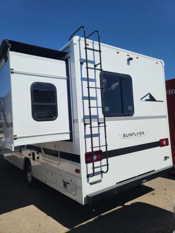 2027 Winnebago SUNFLYER 26FE - Photo 4