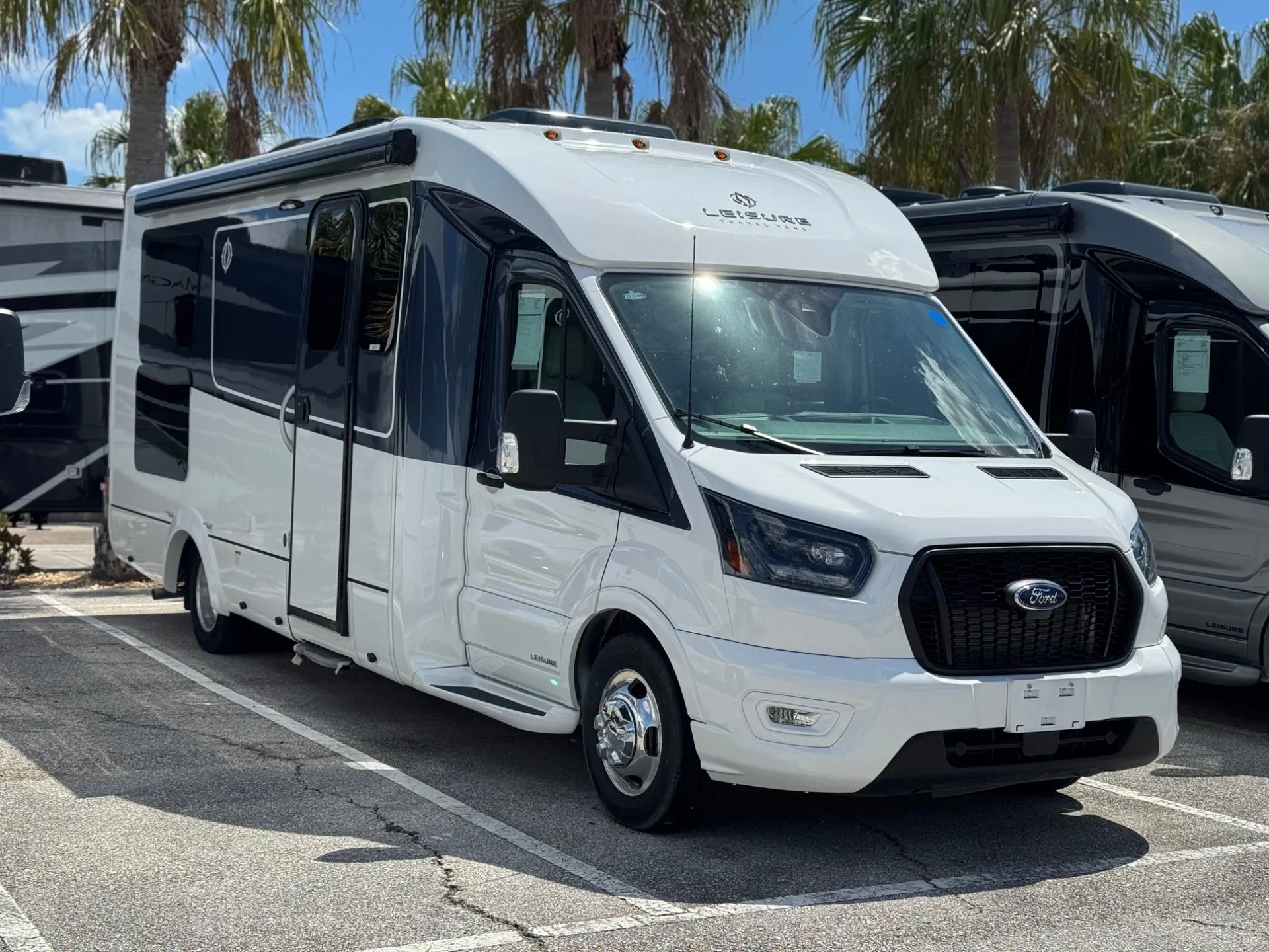 2025 Leisure Travel Vans Wonder 24RL - Main photo