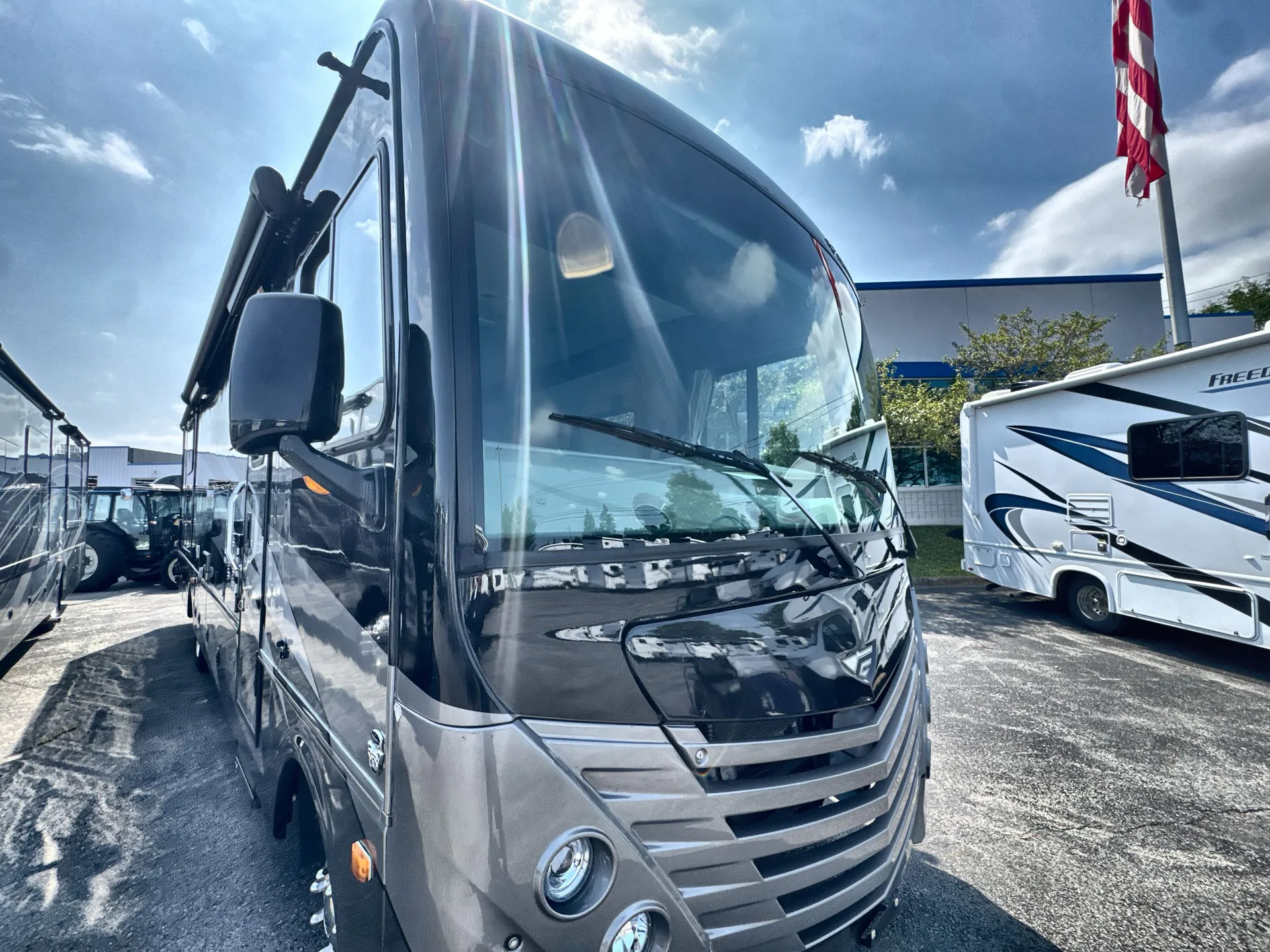 2018 Fleetwood Storm 34S - Photo 2