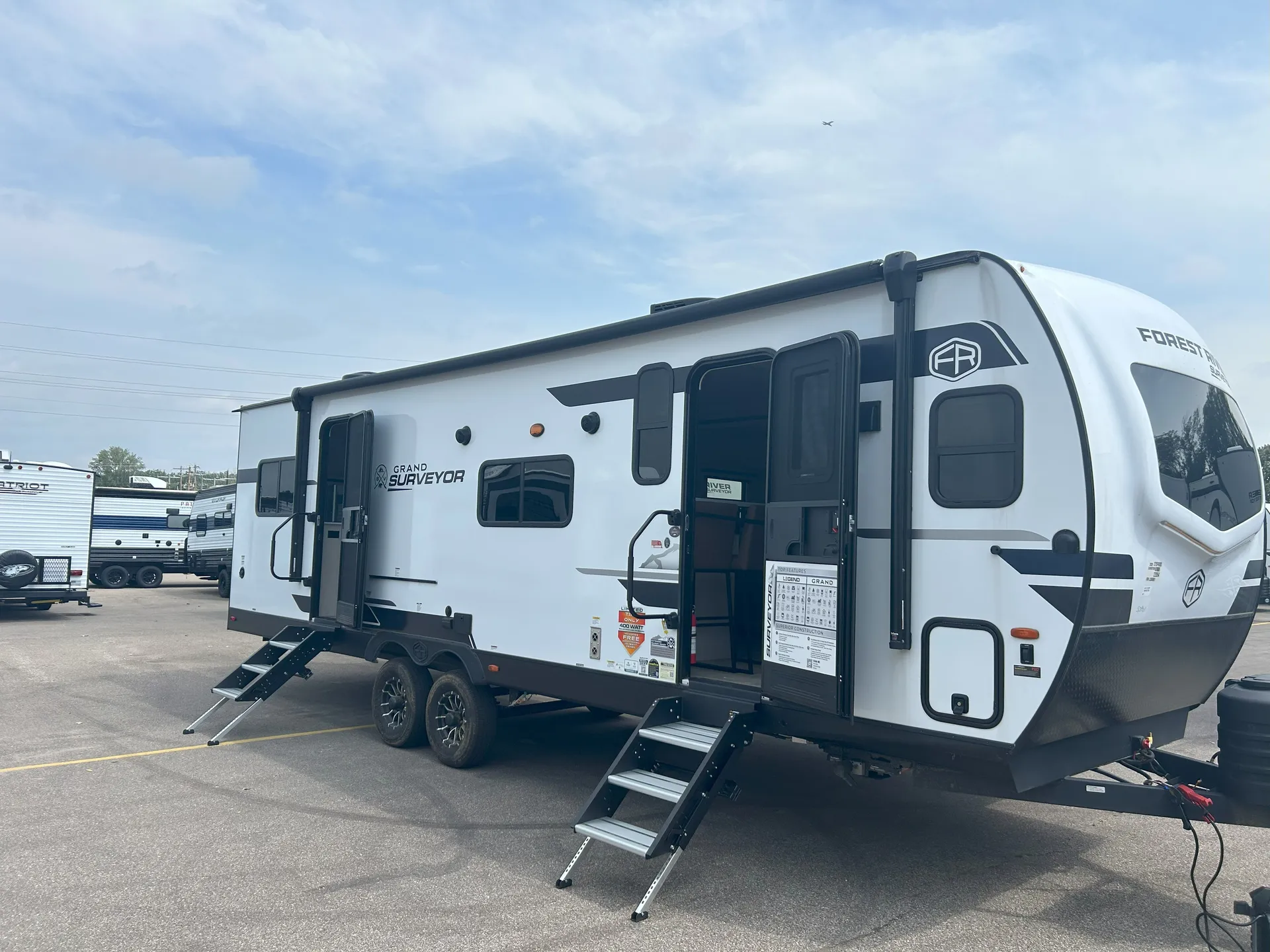 2025 Forest River Grand Surveyor 275FKBS