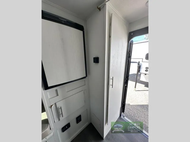 2025 Travel Lite Up Country Used    770 - Photo 4