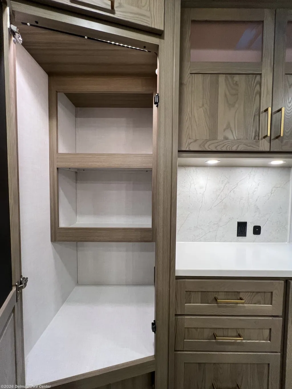 2027 Forest River Rockwood Signature 8392RL, Photos photo 17
