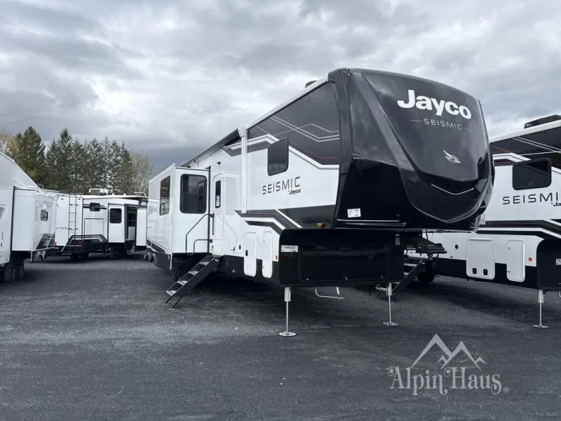2026 Jayco Seismic 399 - Photo 2