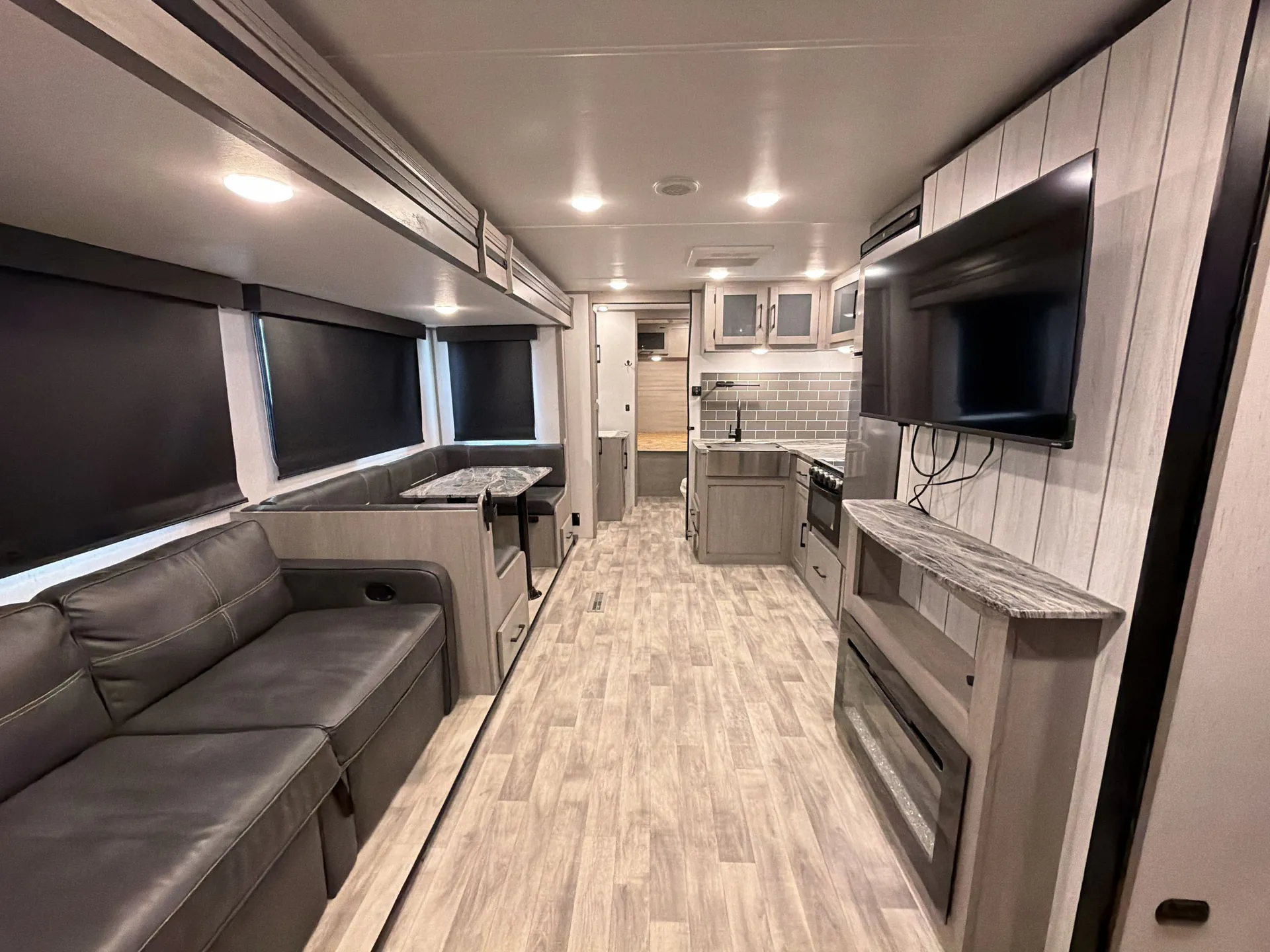 2022 Dutchmen Kodiak Ultra-Lite 332BHSL — living area main