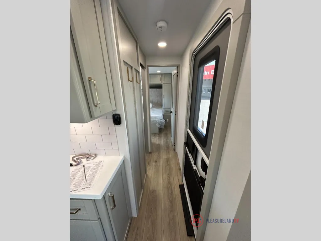 2026 Brinkley Model Z Air 297, Photos photo 19