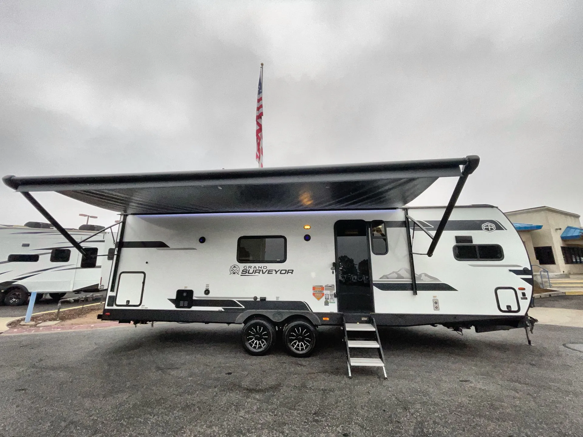 2025 Forest River SURVEYOR 268FKBS - Photo 4