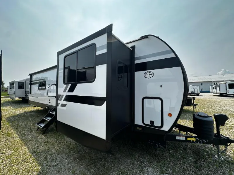 2025 Palomino Solaire 3300FLBS - Photo 2