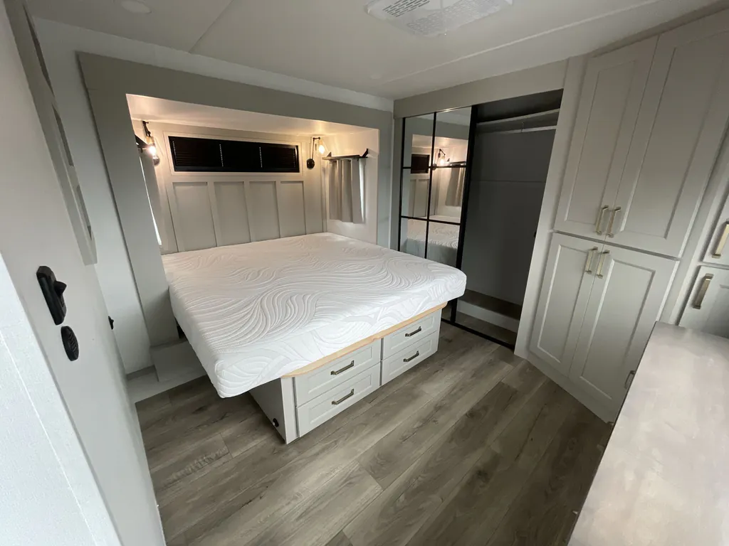 2025 brinkley Model G 3950, Photos photo 11