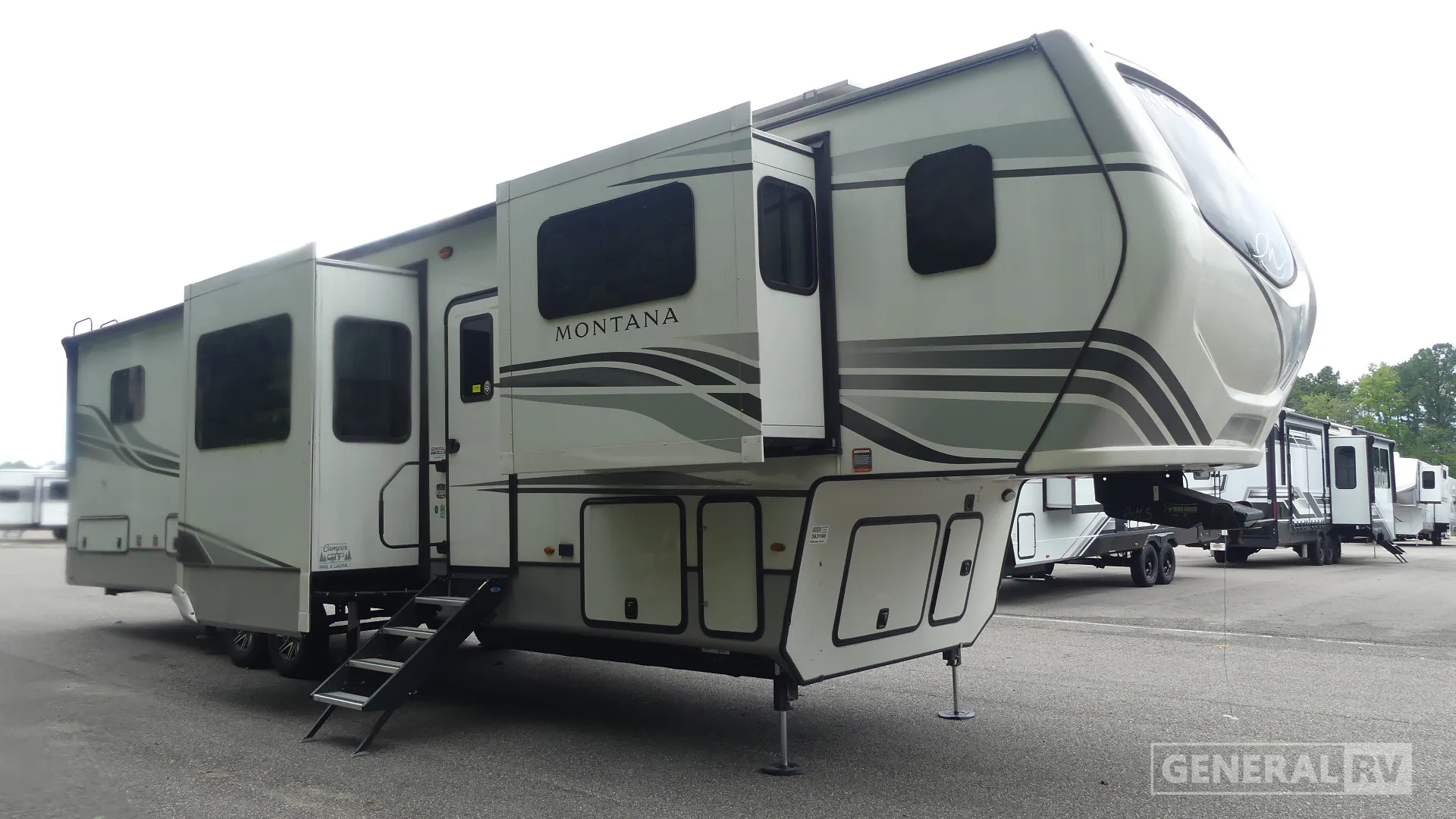 2024 Keystone Montana 3941FO - Photo 2