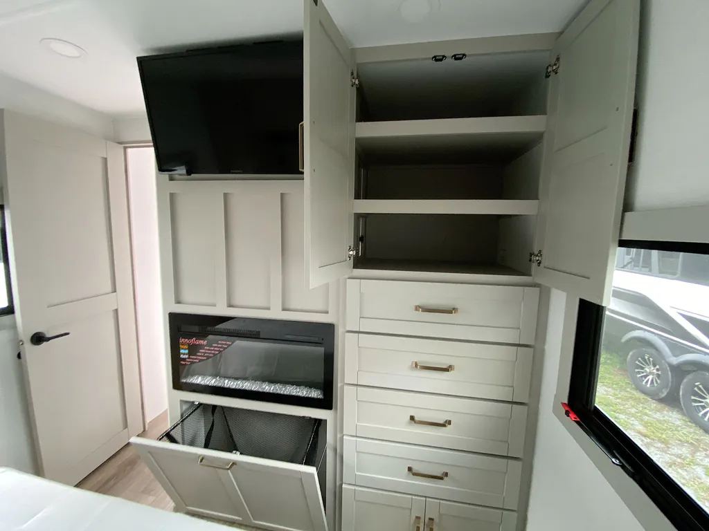 2026 Brinkley Model Z Air 297, Photos photo 8