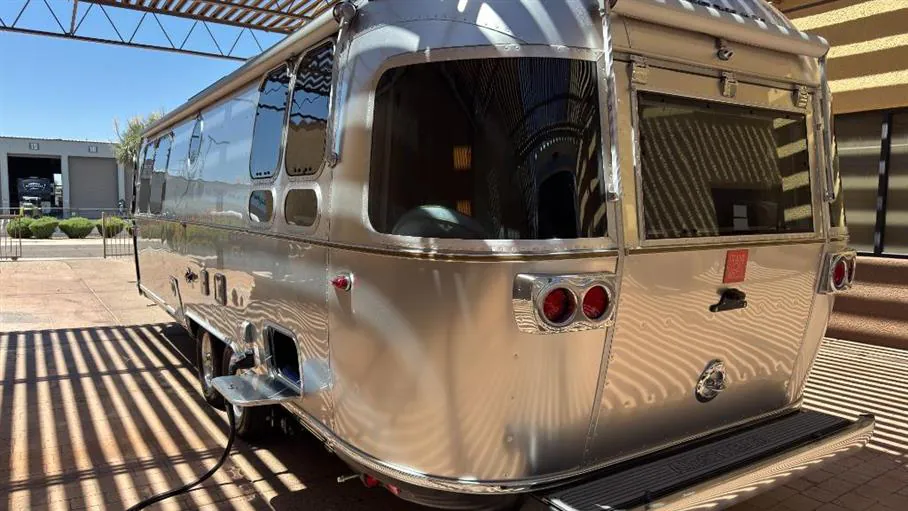 2026 Airstream Frank Lloyd Wright 28RB - Photo 4
