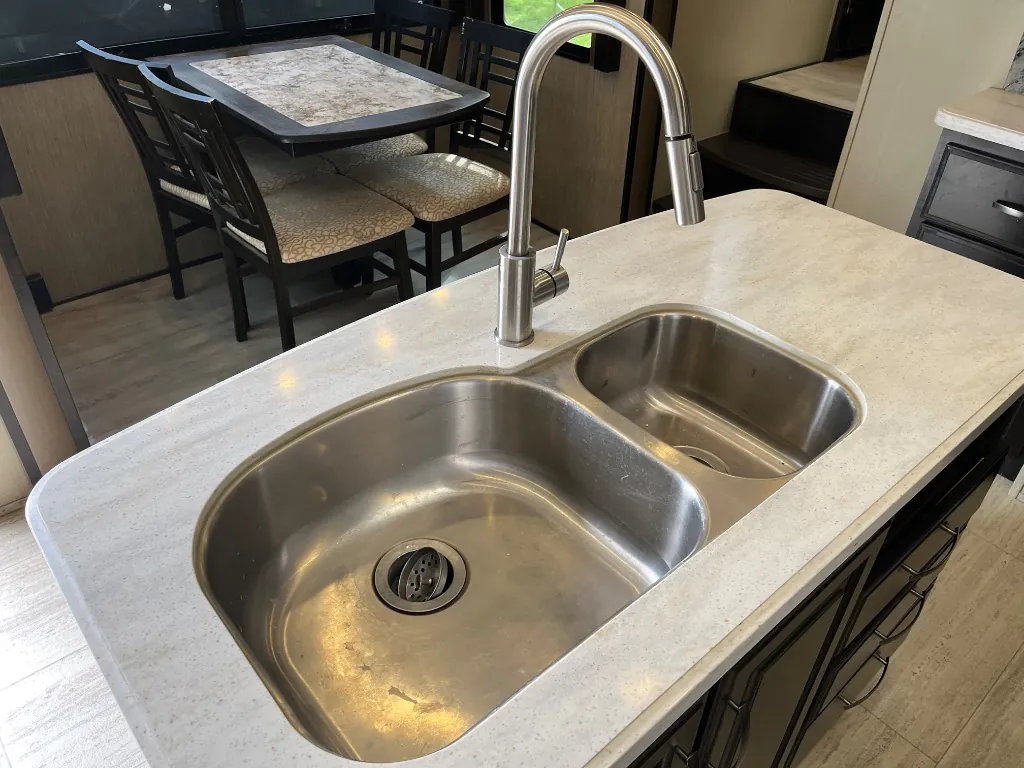 2018 Grand Design Momentum 376TH, Photos photo 20