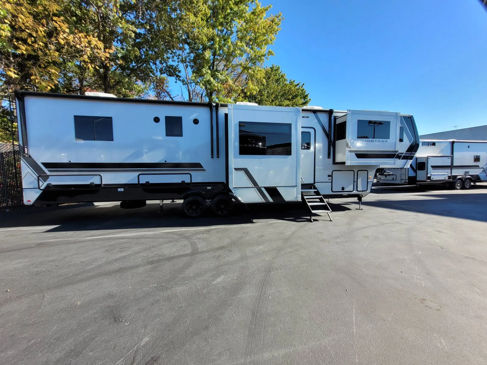 2026 Keystone Montana 3941FO - Photo 3