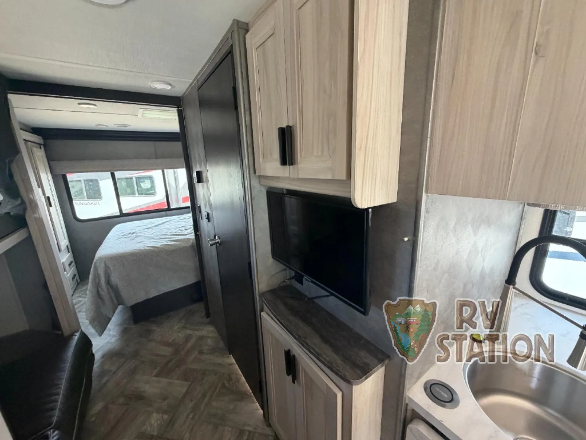 2023 Forest River Sunseeker 3250DS LE — Photo 6